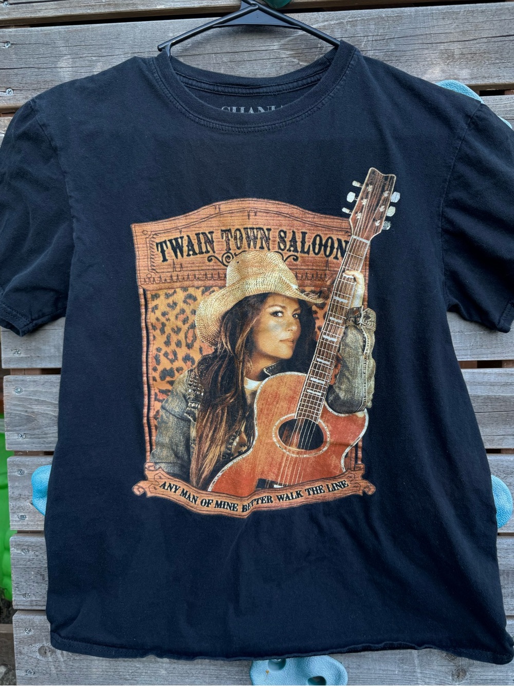 Shania Twain Shirt “Twain Town Saloon” - size Medium